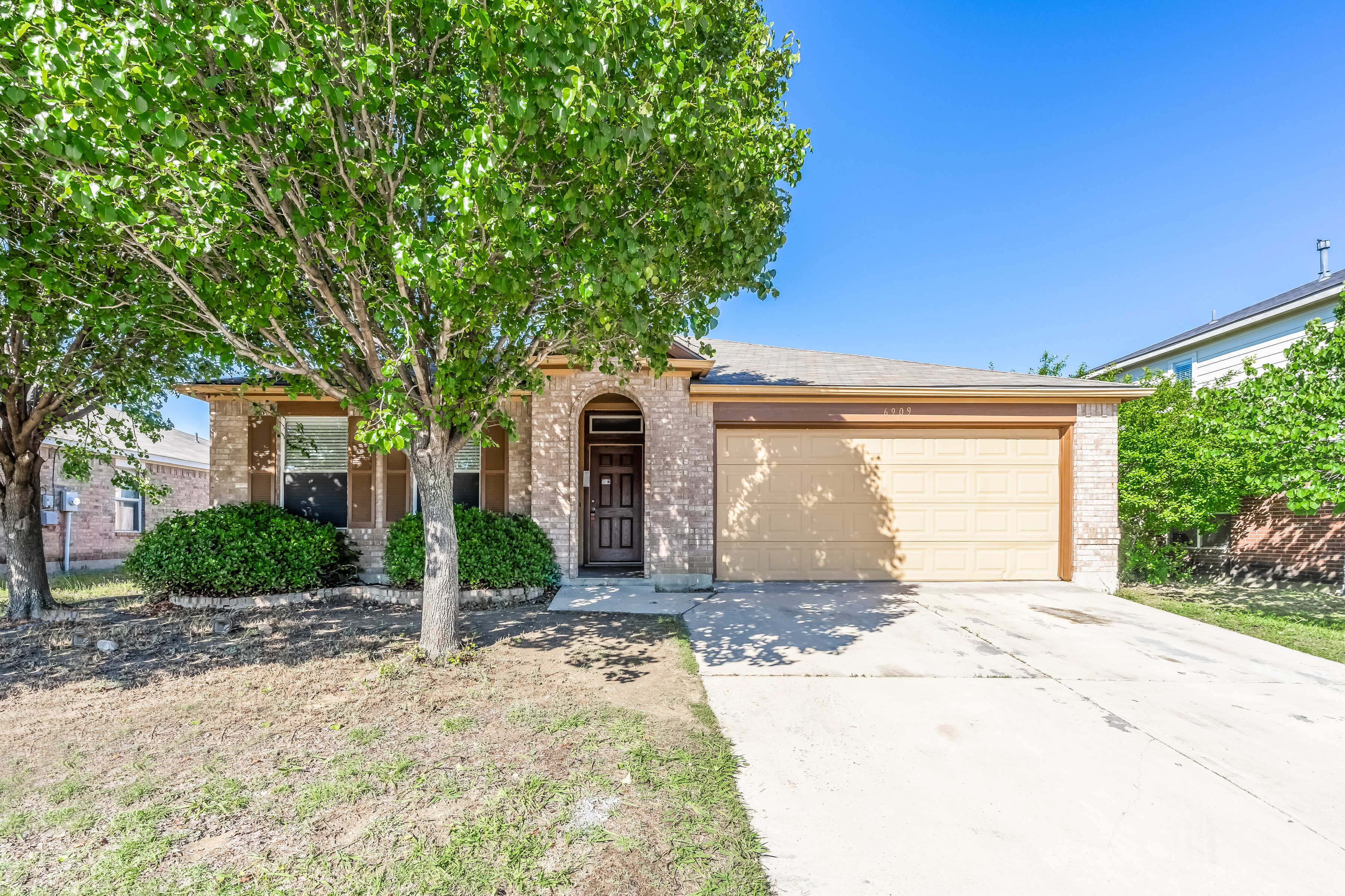 6909 Baybridge Dr Arlington, TX 76002